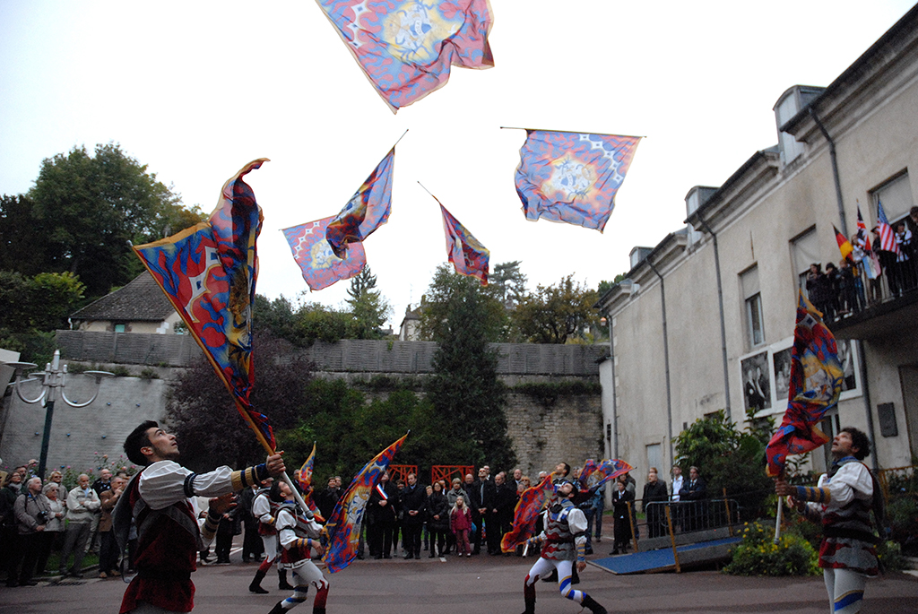 Lancé de drapeaux par les sbandieratori